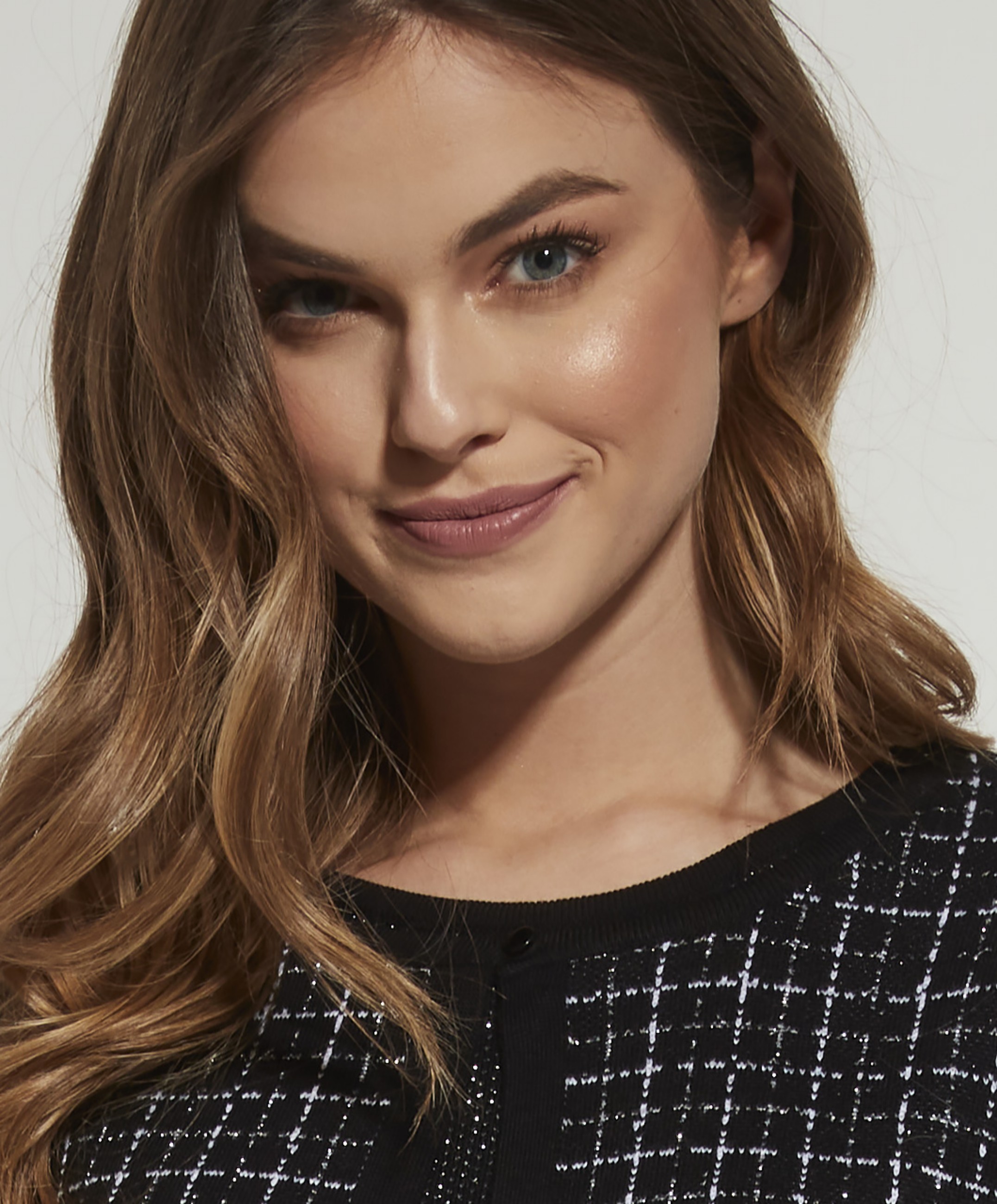 Obrazek Sweter damski 9214871 (czarny)